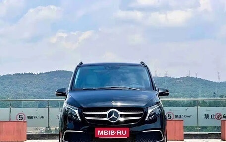 Mercedes-Benz V-Класс, 2023 год, 6 700 000 рублей, 2 фотография