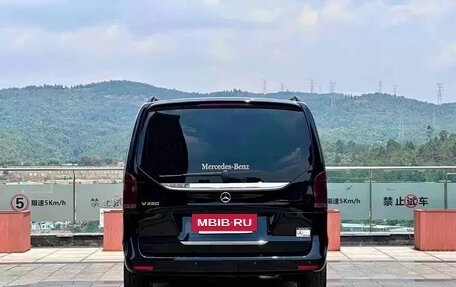 Mercedes-Benz V-Класс, 2023 год, 6 700 000 рублей, 5 фотография
