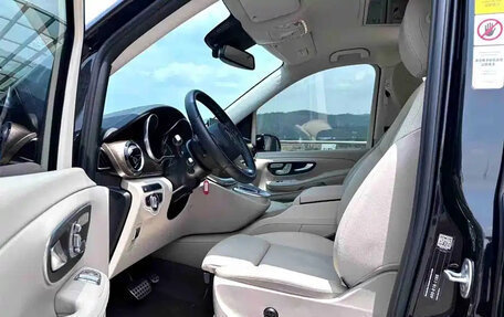 Mercedes-Benz V-Класс, 2023 год, 6 700 000 рублей, 8 фотография