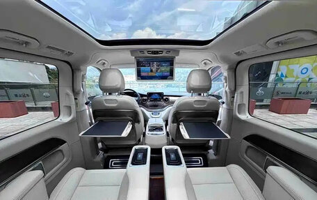Mercedes-Benz V-Класс, 2023 год, 6 700 000 рублей, 18 фотография