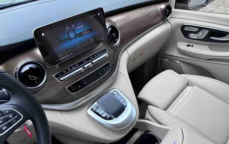 Mercedes-Benz V-Класс, 2023 год, 6 700 000 рублей, 14 фотография