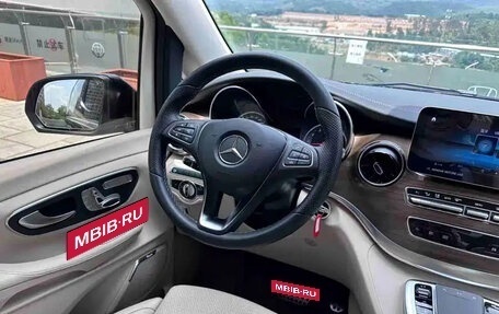 Mercedes-Benz V-Класс, 2023 год, 6 700 000 рублей, 10 фотография