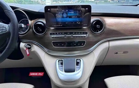Mercedes-Benz V-Класс, 2023 год, 6 700 000 рублей, 15 фотография