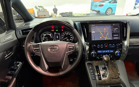 Toyota Alphard III, 2023 год, 13 300 000 рублей, 9 фотография