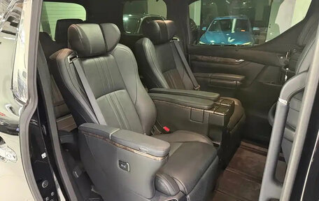 Toyota Alphard III, 2023 год, 13 300 000 рублей, 13 фотография