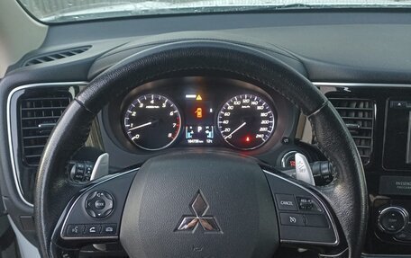 Mitsubishi Outlander III рестайлинг 3, 2016 год, 1 600 000 рублей, 12 фотография