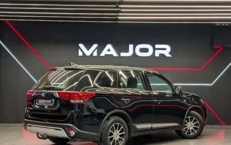 Mitsubishi Outlander III рестайлинг 3, 2020 год, 1 950 000 рублей, 2 фотография