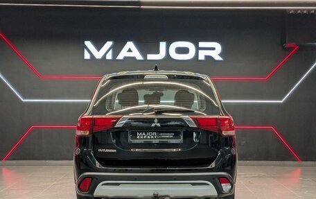 Mitsubishi Outlander III рестайлинг 3, 2020 год, 1 950 000 рублей, 3 фотография