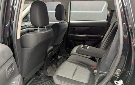 Mitsubishi Outlander III рестайлинг 3, 2020 год, 1 950 000 рублей, 5 фотография