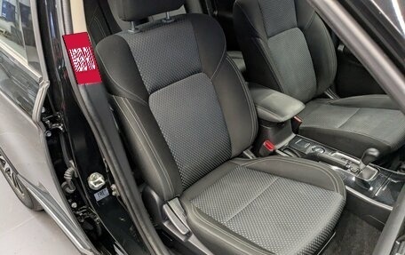 Mitsubishi Outlander III рестайлинг 3, 2020 год, 1 950 000 рублей, 14 фотография