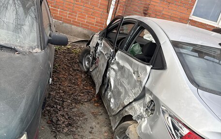 Hyundai Solaris II рестайлинг, 2013 год, 500 000 рублей, 2 фотография