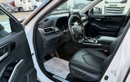 Toyota Highlander, 2023 год, 5 400 000 рублей, 8 фотография