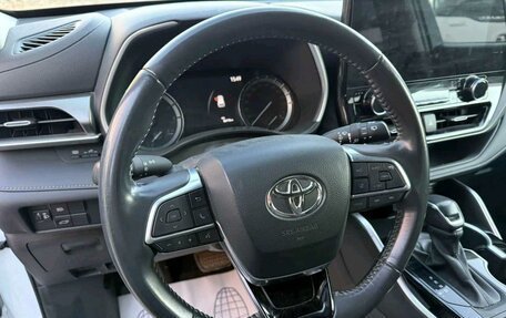 Toyota Highlander, 2023 год, 5 400 000 рублей, 6 фотография