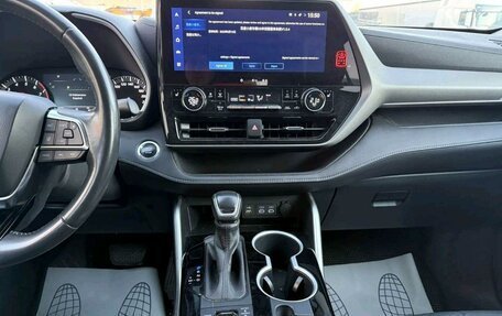 Toyota Highlander, 2023 год, 5 400 000 рублей, 14 фотография