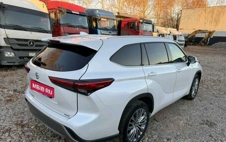 Toyota Highlander, 2023 год, 5 400 000 рублей, 3 фотография