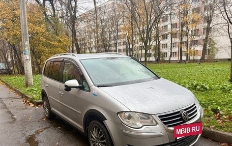 Volkswagen Touran III, 2008 год, 530 000 рублей, 2 фотография