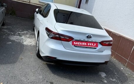 Toyota Camry, 2022 год, 2 990 000 рублей, 10 фотография