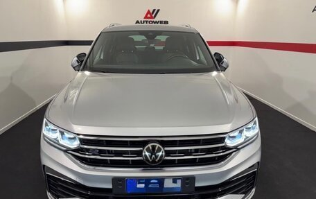 Volkswagen Tiguan II, 2023 год, 3 150 000 рублей, 2 фотография