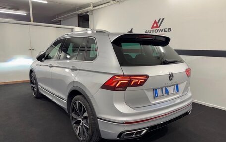 Volkswagen Tiguan II, 2023 год, 3 150 000 рублей, 6 фотография