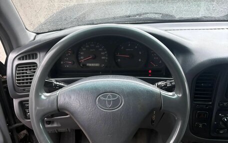 Toyota Land Cruiser 100 рестайлинг 2, 2001 год, 2 100 000 рублей, 15 фотография