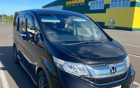 Honda Stepwgn IV рестайлинг, 2016 год, 1 849 000 рублей, 2 фотография