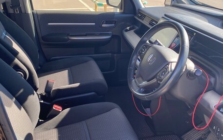 Honda Stepwgn IV рестайлинг, 2016 год, 1 849 000 рублей, 7 фотография