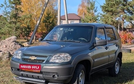Chevrolet Niva I рестайлинг, 2012 год, 550 000 рублей, 3 фотография
