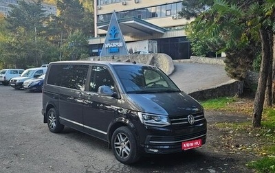Volkswagen Multivan T6 рестайлинг, 2017 год, 3 750 000 рублей, 1 фотография