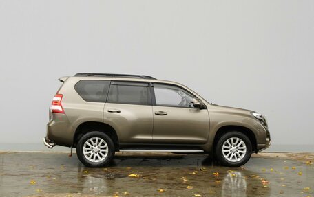 Toyota Land Cruiser Prado 150 рестайлинг, 2015 год, 3 190 000 рублей, 5 фотография
