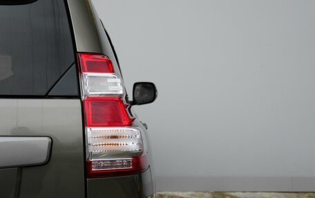 Toyota Land Cruiser Prado 150 рестайлинг, 2015 год, 3 190 000 рублей, 12 фотография
