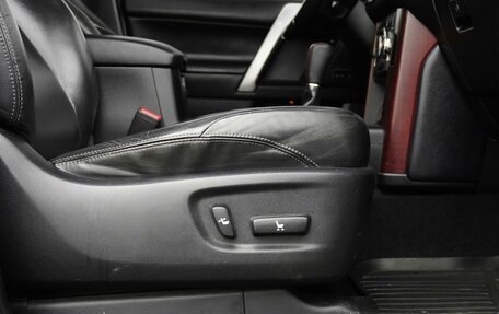 Toyota Land Cruiser Prado 150 рестайлинг, 2015 год, 3 190 000 рублей, 37 фотография