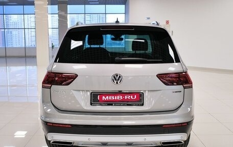 Volkswagen Tiguan II, 2018 год, 2 688 000 рублей, 8 фотография