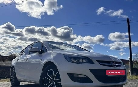 Opel Astra J, 2013 год, 850 000 рублей, 1 фотография