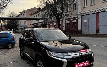 Mitsubishi Outlander III рестайлинг 3, 2019 год, 1 770 000 рублей, 1 фотография