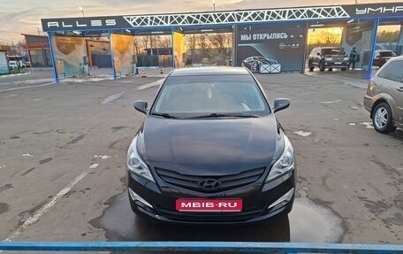Hyundai Solaris II рестайлинг, 2015 год, 950 000 рублей, 1 фотография