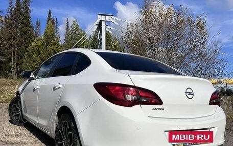 Opel Astra J, 2013 год, 850 000 рублей, 2 фотография