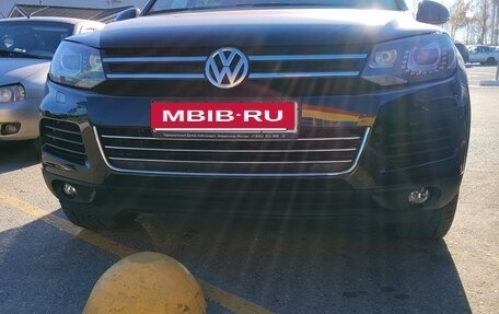 Volkswagen Touareg III, 2011 год, 1 400 000 рублей, 2 фотография