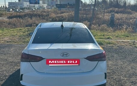 Hyundai Solaris II рестайлинг, 2017 год, 600 000 рублей, 3 фотография