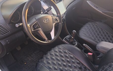 Hyundai Solaris II рестайлинг, 2015 год, 720 000 рублей, 5 фотография