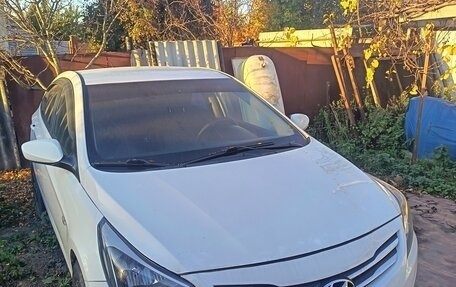 Hyundai Solaris II рестайлинг, 2015 год, 720 000 рублей, 2 фотография