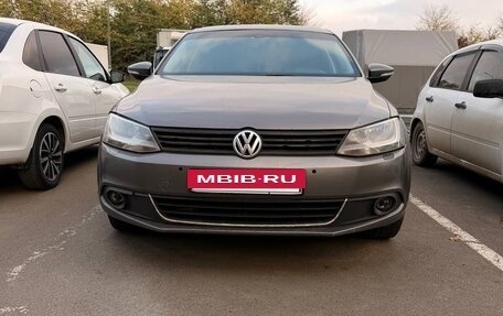 Volkswagen Jetta VII, 2013 год, 750 000 рублей, 2 фотография