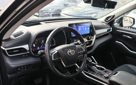 Toyota Highlander, 2024 год, 4 830 000 рублей, 15 фотография