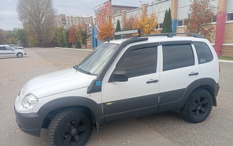 Chevrolet Niva I рестайлинг, 2017 год, 850 000 рублей, 3 фотография