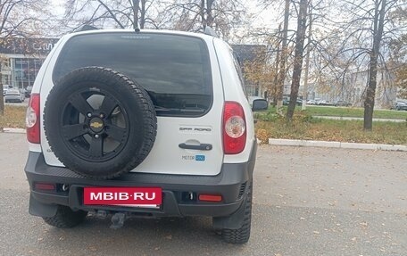 Chevrolet Niva I рестайлинг, 2017 год, 850 000 рублей, 5 фотография