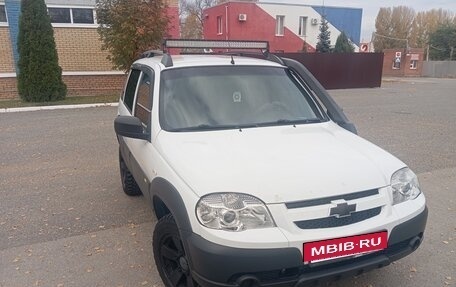 Chevrolet Niva I рестайлинг, 2017 год, 850 000 рублей, 7 фотография