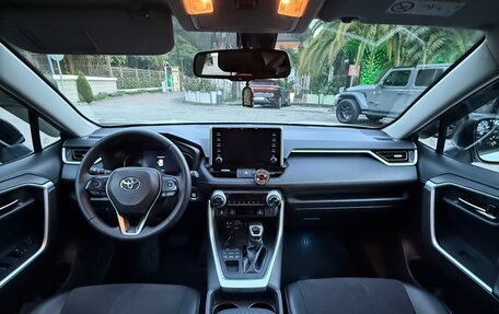 Toyota RAV4, 2020 год, 3 400 000 рублей, 8 фотография