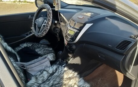 Hyundai Solaris II рестайлинг, 2012 год, 920 000 рублей, 8 фотография
