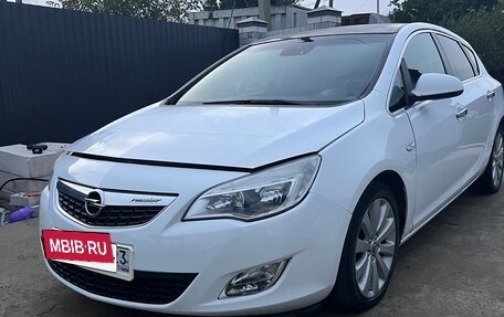 Opel Astra J, 2011 год, 700 000 рублей, 2 фотография