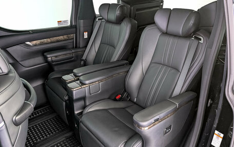 Toyota Alphard III, 2021 год, 6 300 000 рублей, 18 фотография