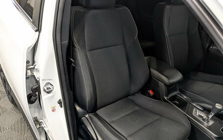 Toyota RAV4, 2019 год, 3 150 000 рублей, 23 фотография